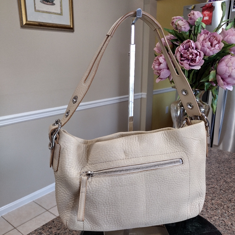 Coach East West Tassel Pebble leather beige Shoulder bag - Picture 16 of 17
